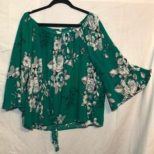 Cato Tops - Cato bell sleeve top size 26/28W Cato Tops - Cato bell sleeve top size 26/28W